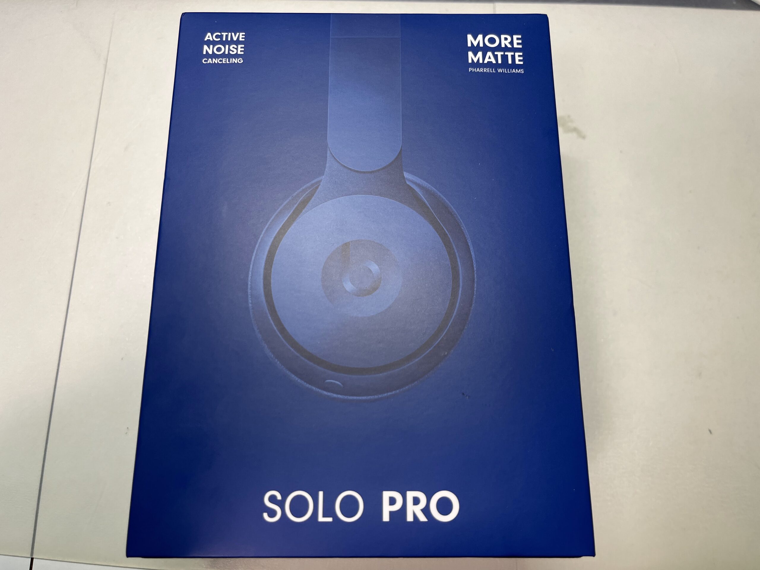 ワイヤレスノイズキャンセリングヘッドホンなら Beats Solo Proしか